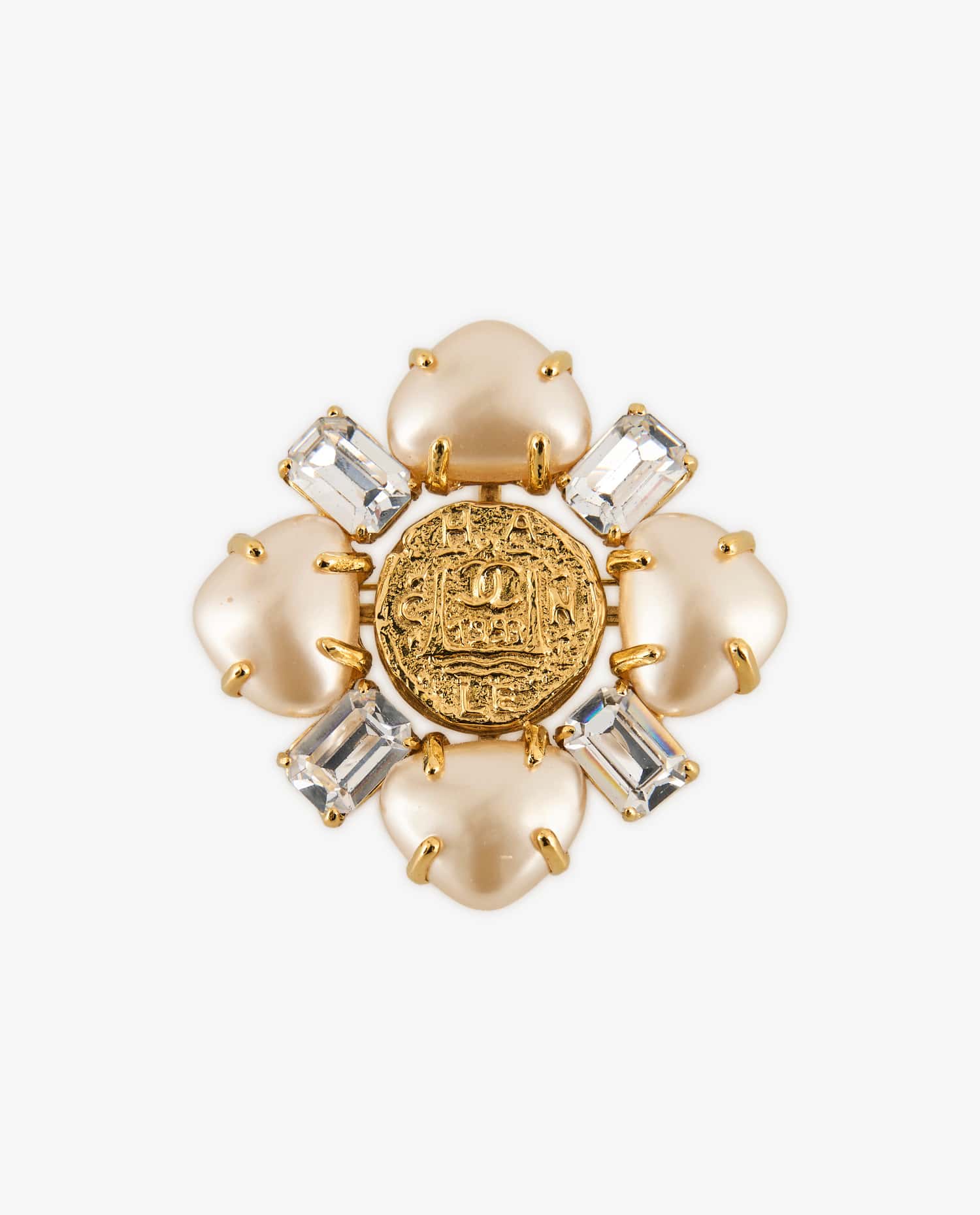 Chanel — Vintage Chanel pearl brooch