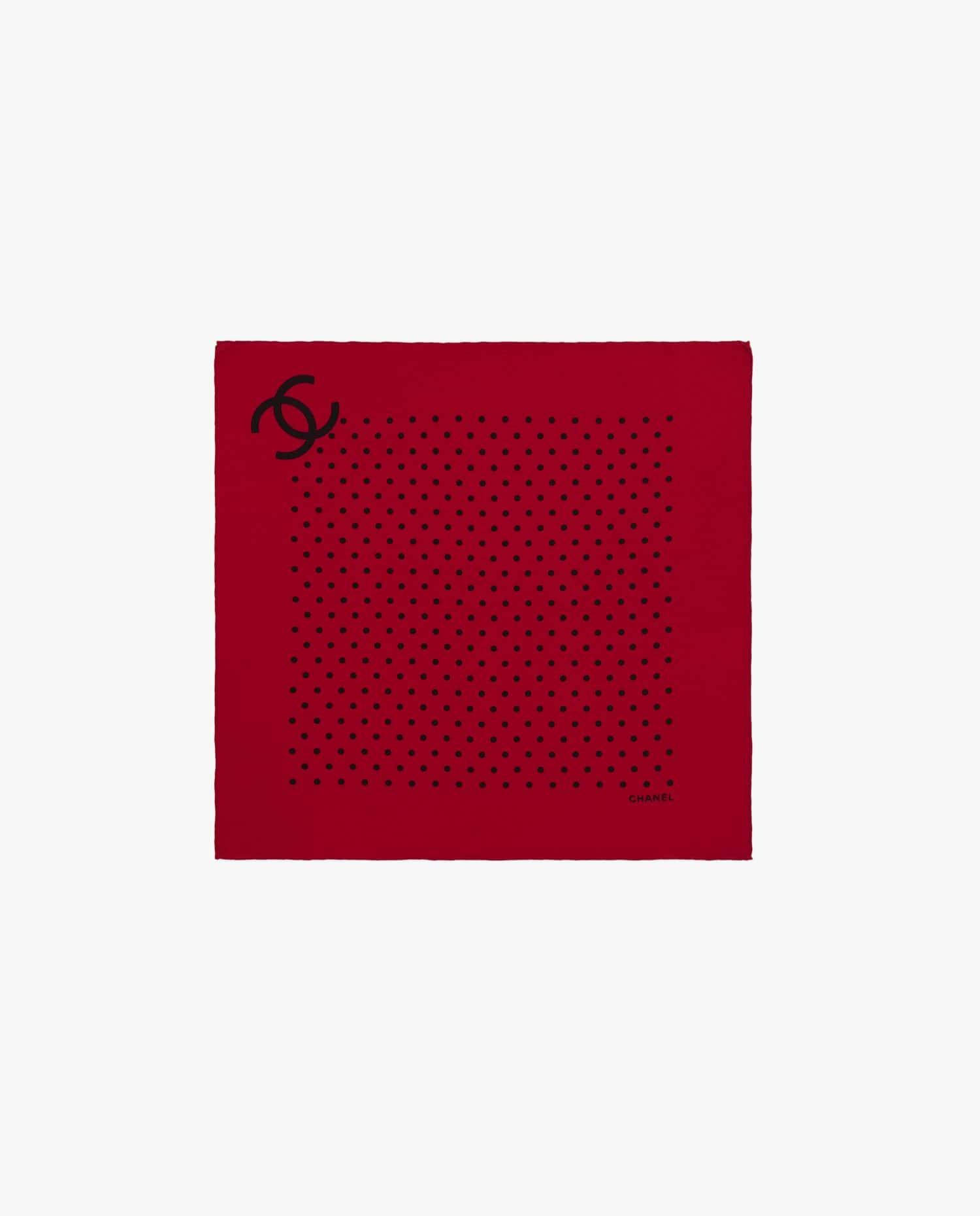 Chanel — Petit Carré Vintage Chanel Rouge à Pois Noirs