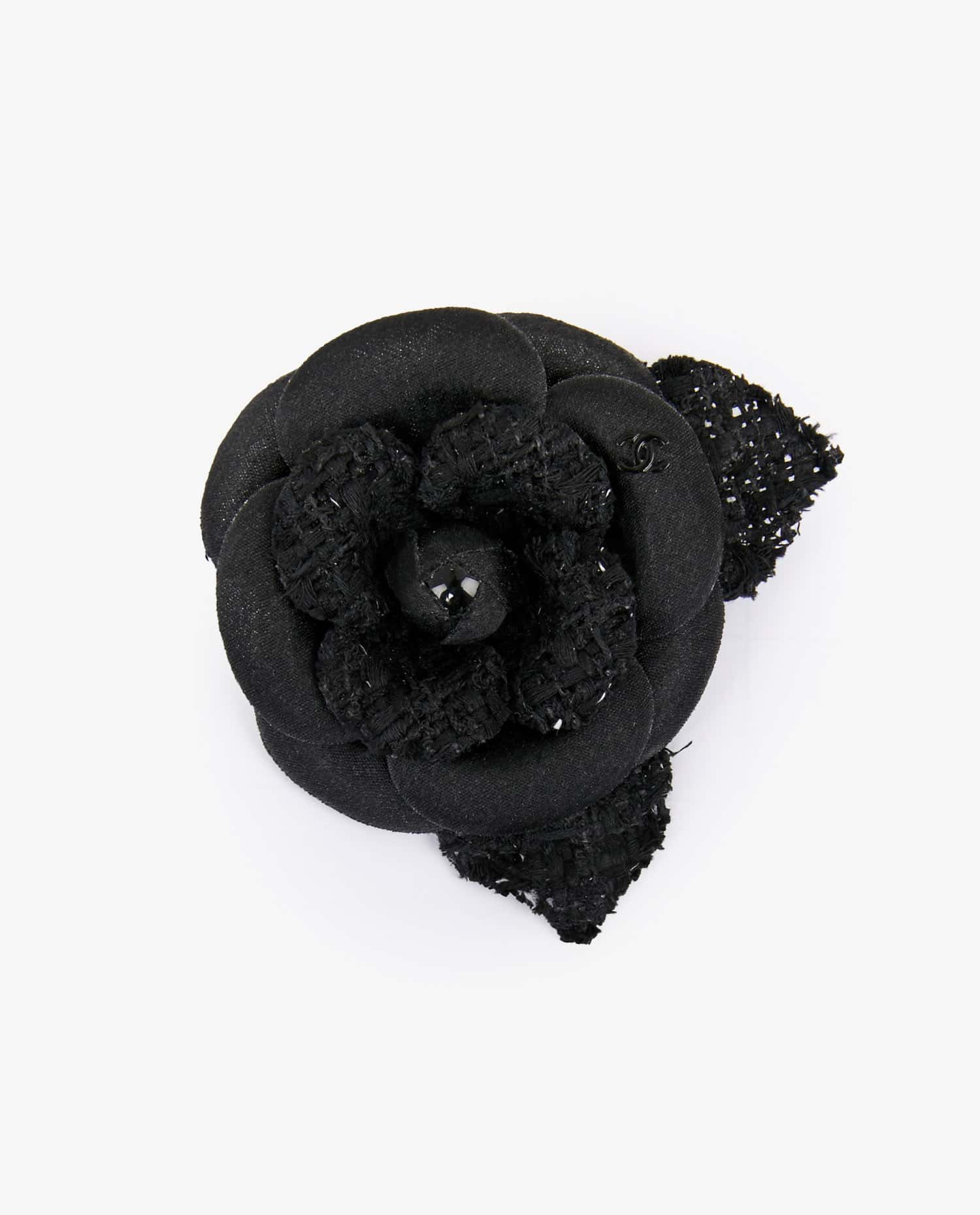 Chanel — Broche camélia Chanel noire