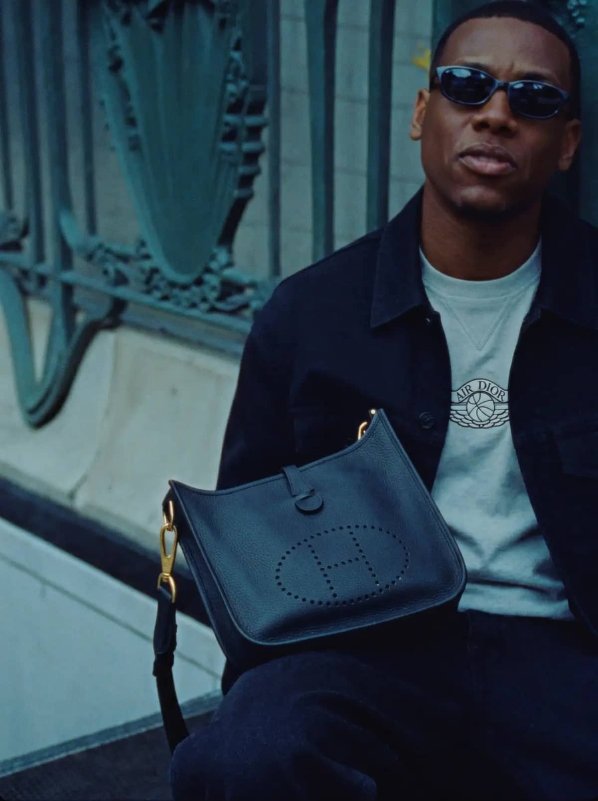 Journal — Comment entretenir son sac Chanel