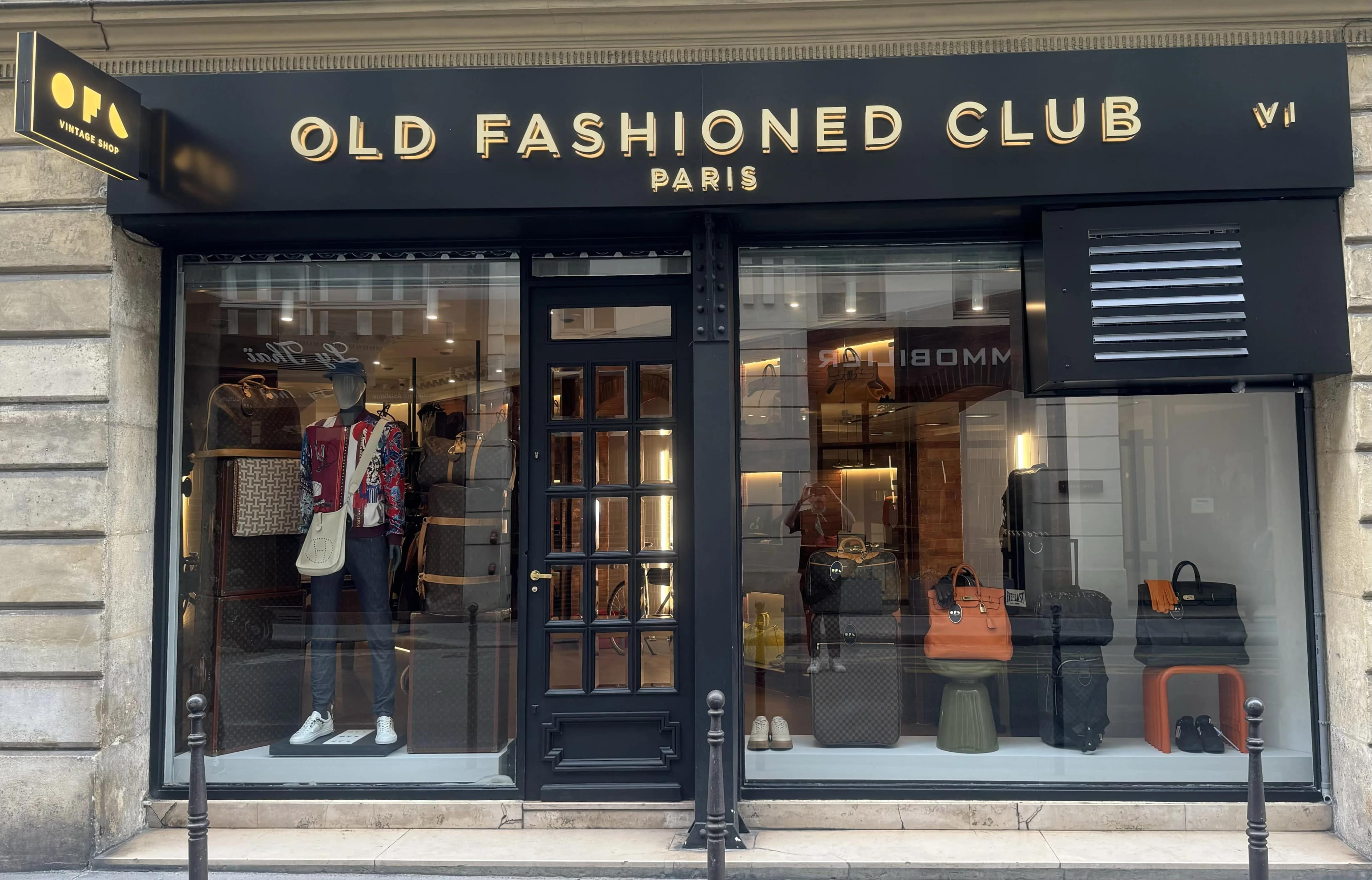 Vitrine Old Fashioned Club Homme & Voyage, 6 rue des Saussaies à Paris