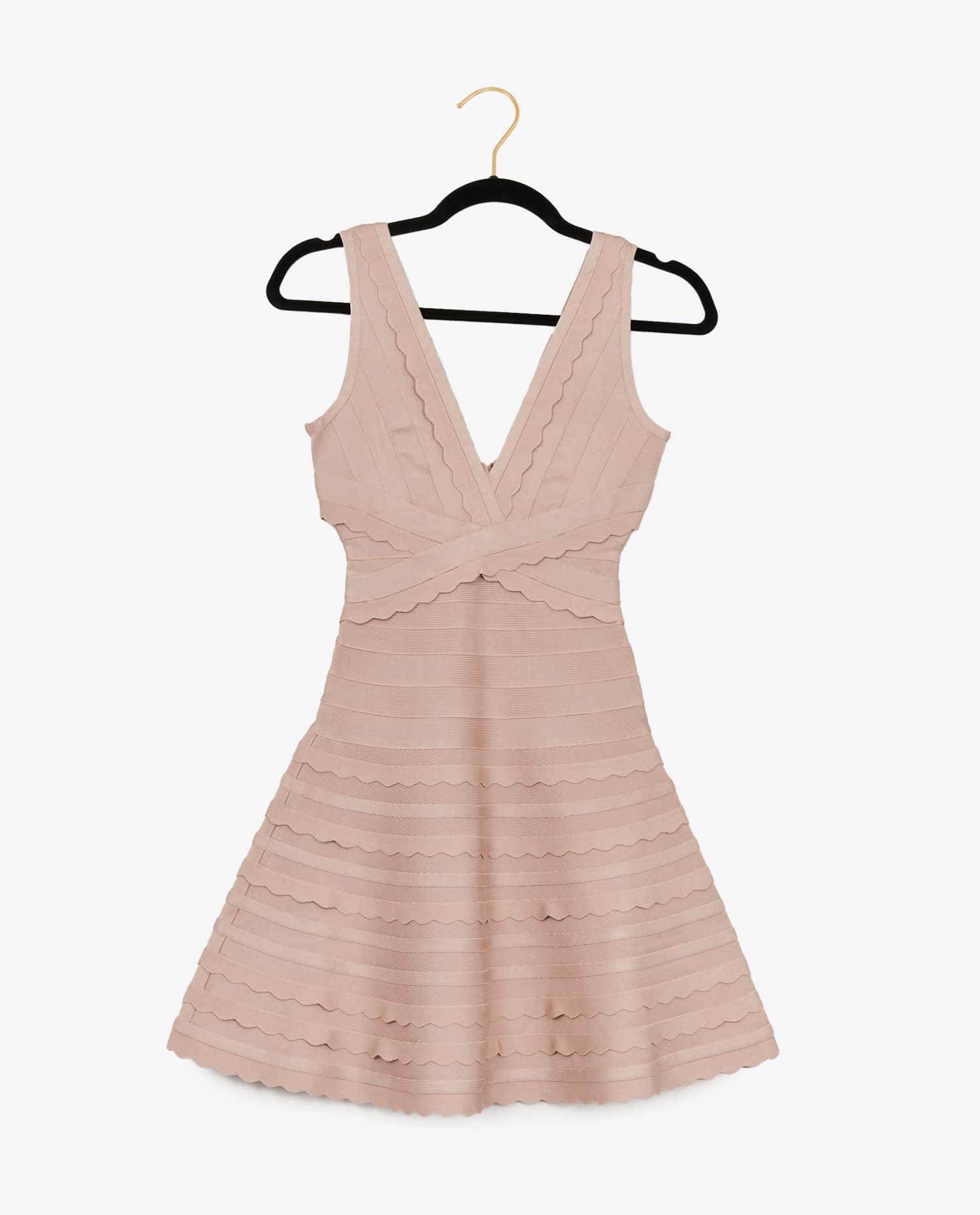 Hervé léger — Robe "Bandage" Hervé Léger rose poudrée