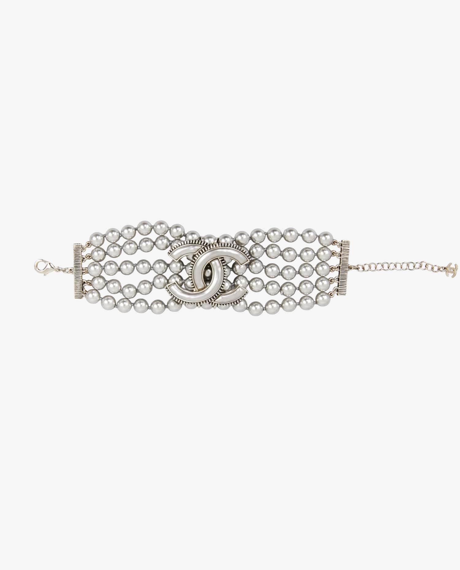 Chanel — Manchette Chanel perles argent